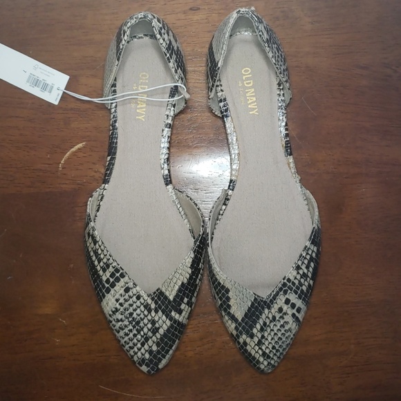 Old Navy Shoes - Snakeskin pointy toe flat